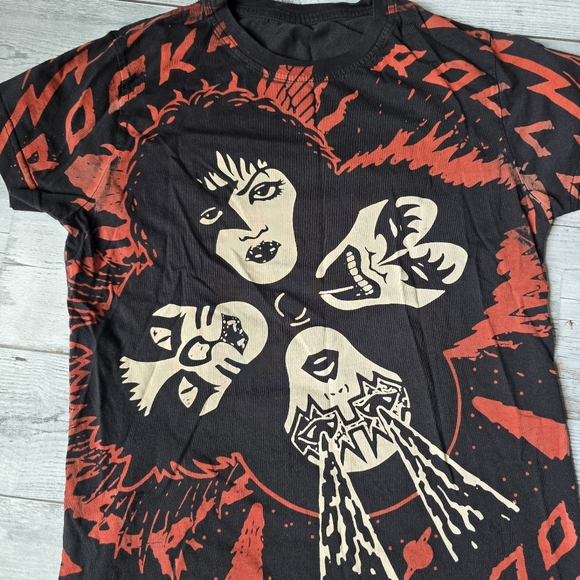 KISS Rock And Roll Over Short Sleeved Cut Out Back/Sleeves Shirt Womens Small - Picture 3 of 13